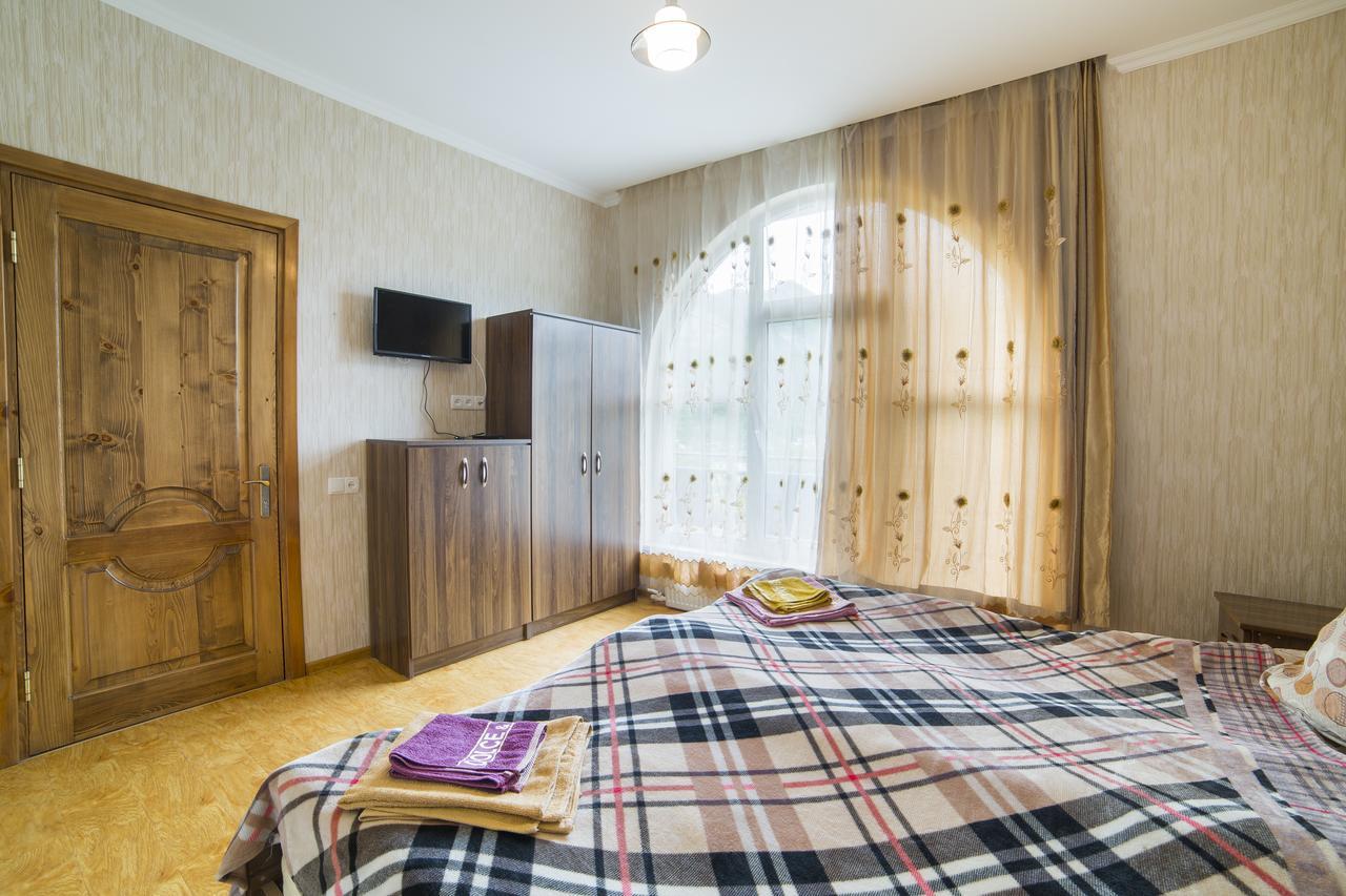 Anastasia Guesthouse ボルジョミ エクステリア 写真